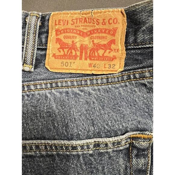 Levis 501 Jeans Mens 40x32 Blue Medium Wash Straight Leg Button Fly EUC - Picture 5 of 9